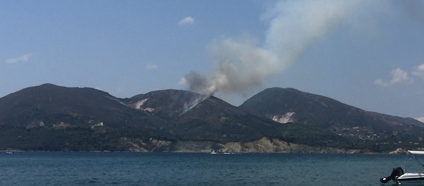 Ζάκυνθος: Νέα πυρκαγιά κοντά στο χωριό Λιθακιά (φωτό)